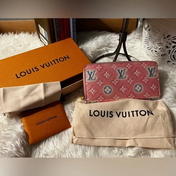 UNUSED LOUIS VUITTON M81145 MonogramVernis Valentine Japan limited Zippy Wallet‌ - Picture 2 of 13